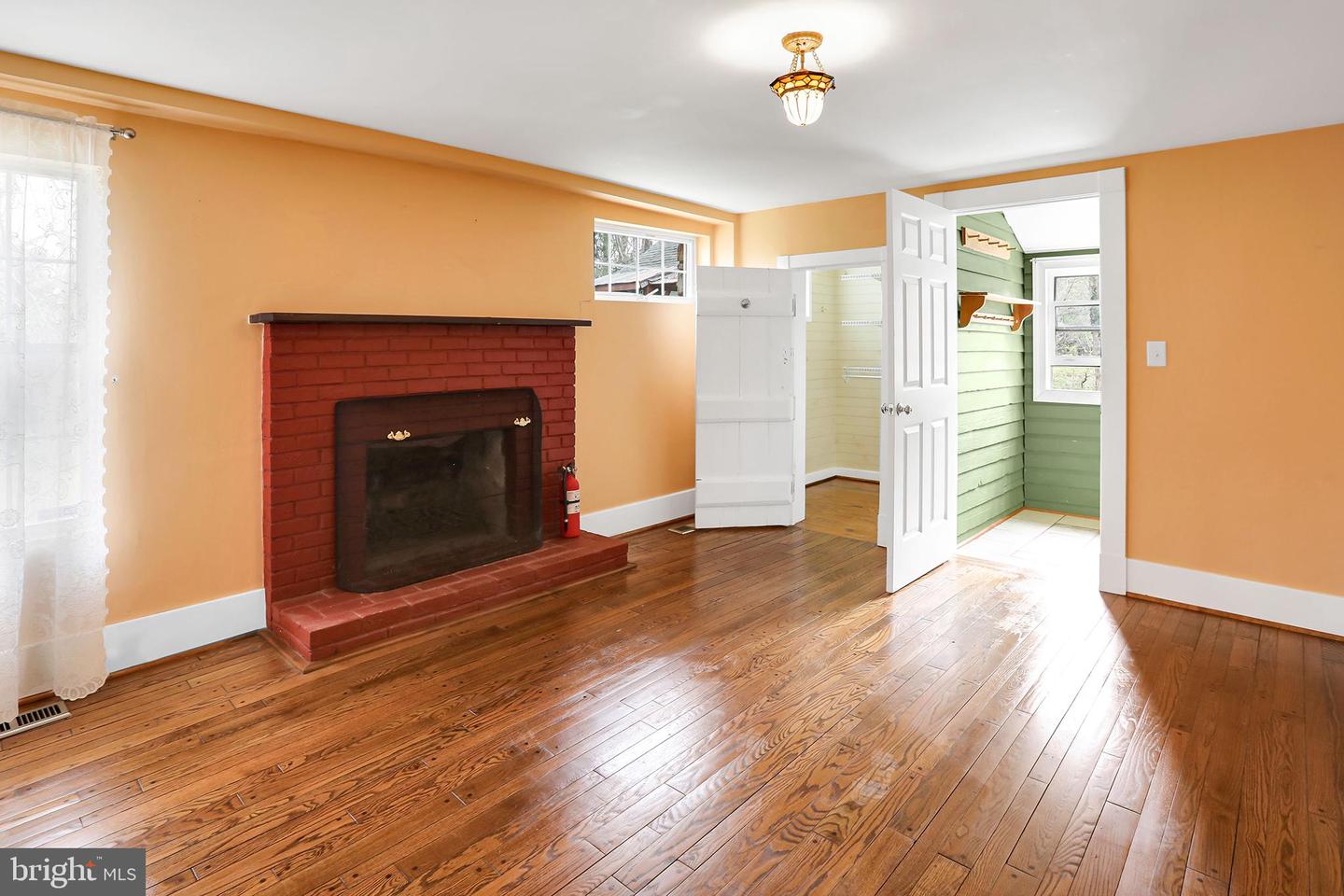 329 OLD BRIDGE RD, AMISSVILLE, Virginia 20106, 4 Bedrooms Bedrooms, ,3 BathroomsBathrooms,Residential,For sale,329 OLD BRIDGE RD,VACU2010876 MLS # VACU2010876