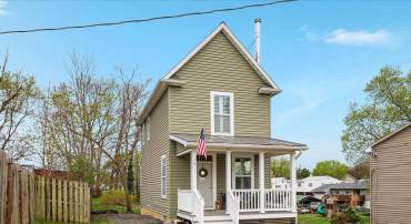 121 W CONFEDERATE ST, NEW MARKET, Virginia 22844, 2 Bedrooms Bedrooms, ,3 BathroomsBathrooms,Residential,For sale,121 W CONFEDERATE ST,VASH2010956 MLS # VASH2010956