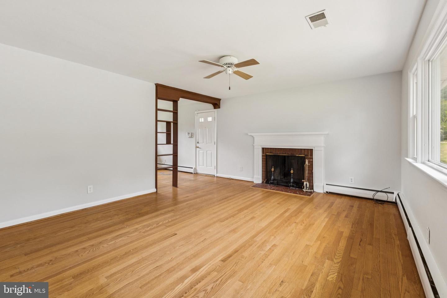 1511 WOODSIDE DR, WOODBRIDGE, Virginia 22191, 4 Bedrooms Bedrooms, ,2 BathroomsBathrooms,Residential,For sale,1511 WOODSIDE DR,VAPW2096758 MLS # VAPW2096758