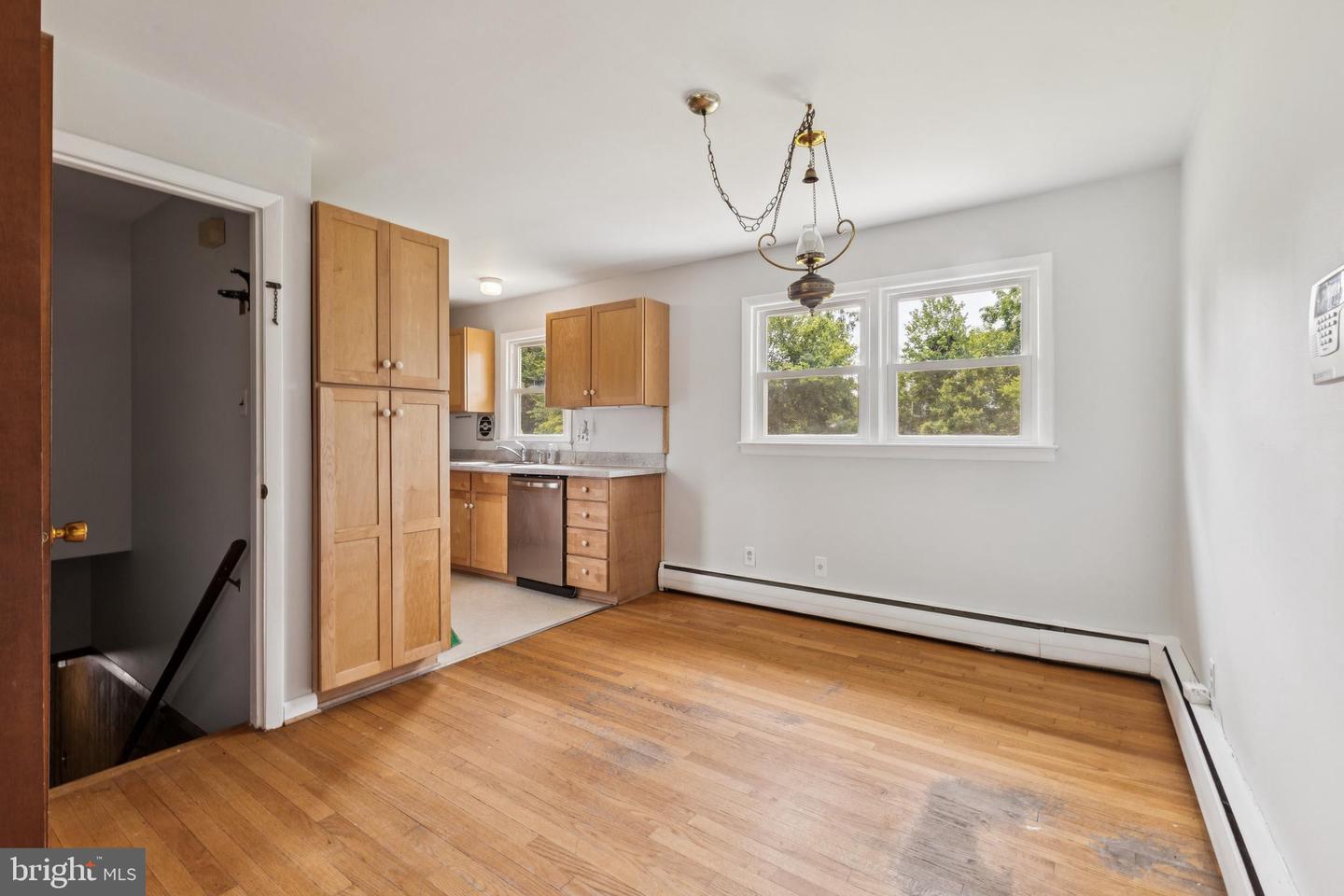 1511 WOODSIDE DR, WOODBRIDGE, Virginia 22191, 4 Bedrooms Bedrooms, ,2 BathroomsBathrooms,Residential,For sale,1511 WOODSIDE DR,VAPW2096758 MLS # VAPW2096758