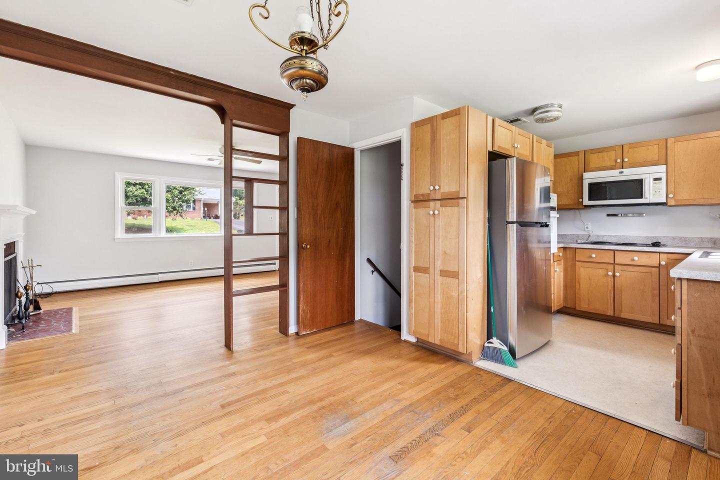 1511 WOODSIDE DR, WOODBRIDGE, Virginia 22191, 4 Bedrooms Bedrooms, ,2 BathroomsBathrooms,Residential,For sale,1511 WOODSIDE DR,VAPW2096758 MLS # VAPW2096758
