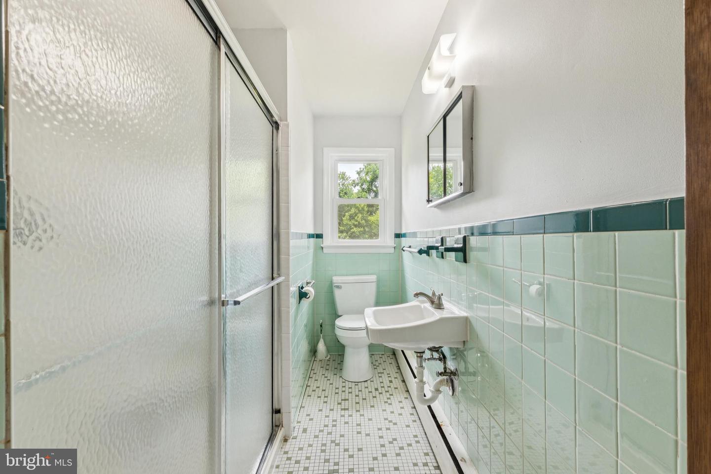 1511 WOODSIDE DR, WOODBRIDGE, Virginia 22191, 4 Bedrooms Bedrooms, ,2 BathroomsBathrooms,Residential,For sale,1511 WOODSIDE DR,VAPW2096758 MLS # VAPW2096758