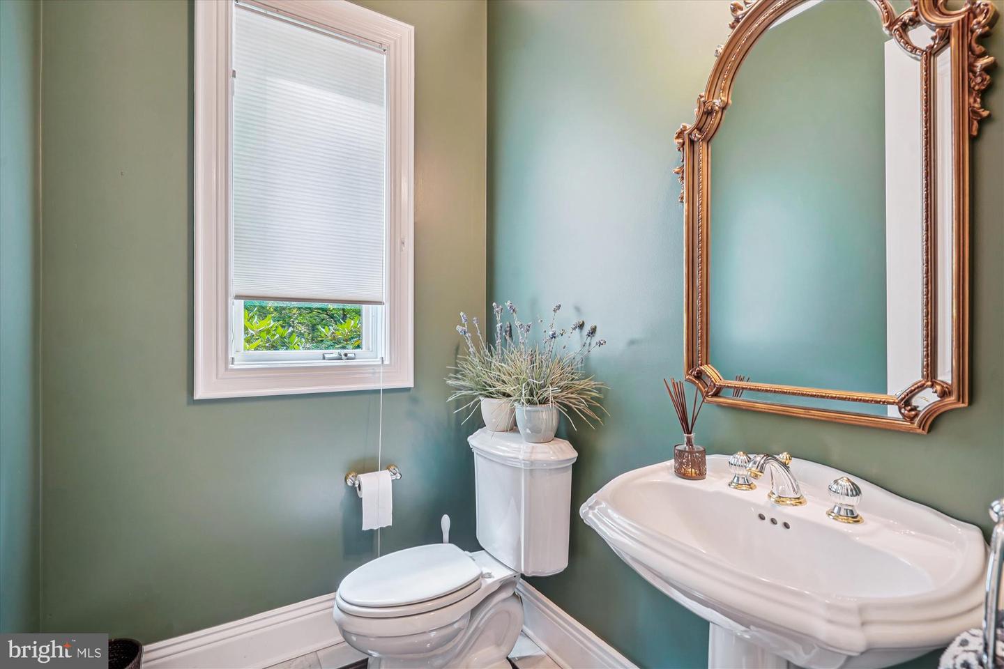 8902 CHEQUERS WAY, MCLEAN, Virginia 22102, 5 Bedrooms Bedrooms, ,5 BathroomsBathrooms,Residential,For sale,8902 CHEQUERS WAY,VAFX2249046 MLS # VAFX2249046