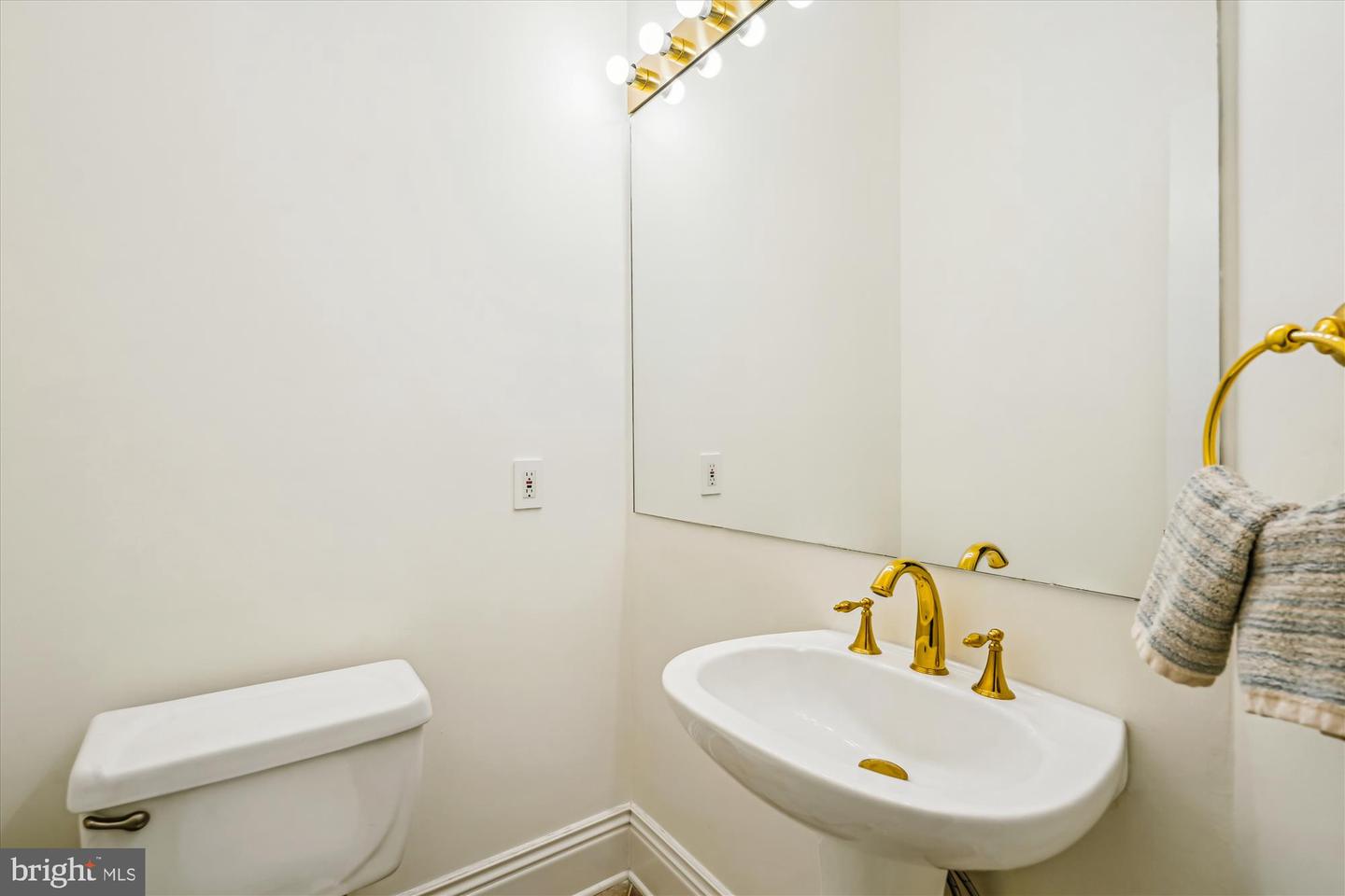 8902 CHEQUERS WAY, MCLEAN, Virginia 22102, 5 Bedrooms Bedrooms, ,5 BathroomsBathrooms,Residential,For sale,8902 CHEQUERS WAY,VAFX2249046 MLS # VAFX2249046