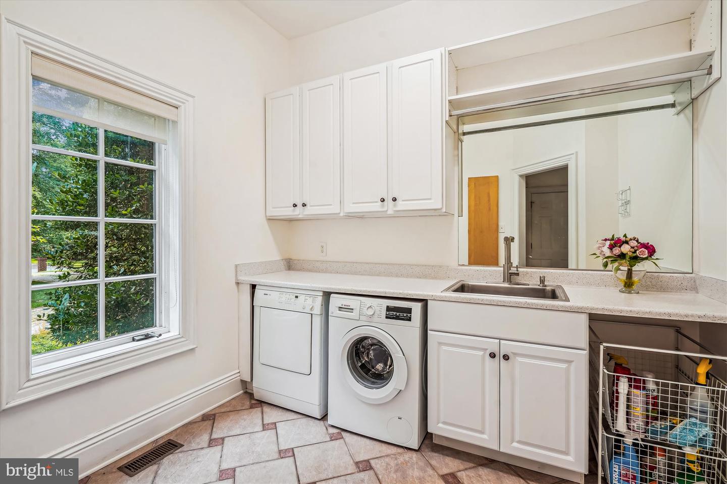 8902 CHEQUERS WAY, MCLEAN, Virginia 22102, 5 Bedrooms Bedrooms, ,5 BathroomsBathrooms,Residential,For sale,8902 CHEQUERS WAY,VAFX2249046 MLS # VAFX2249046