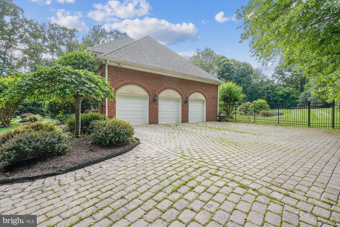 8902 CHEQUERS WAY, MCLEAN, Virginia 22102, 5 Bedrooms Bedrooms, ,5 BathroomsBathrooms,Residential,For sale,8902 CHEQUERS WAY,VAFX2249046 MLS # VAFX2249046