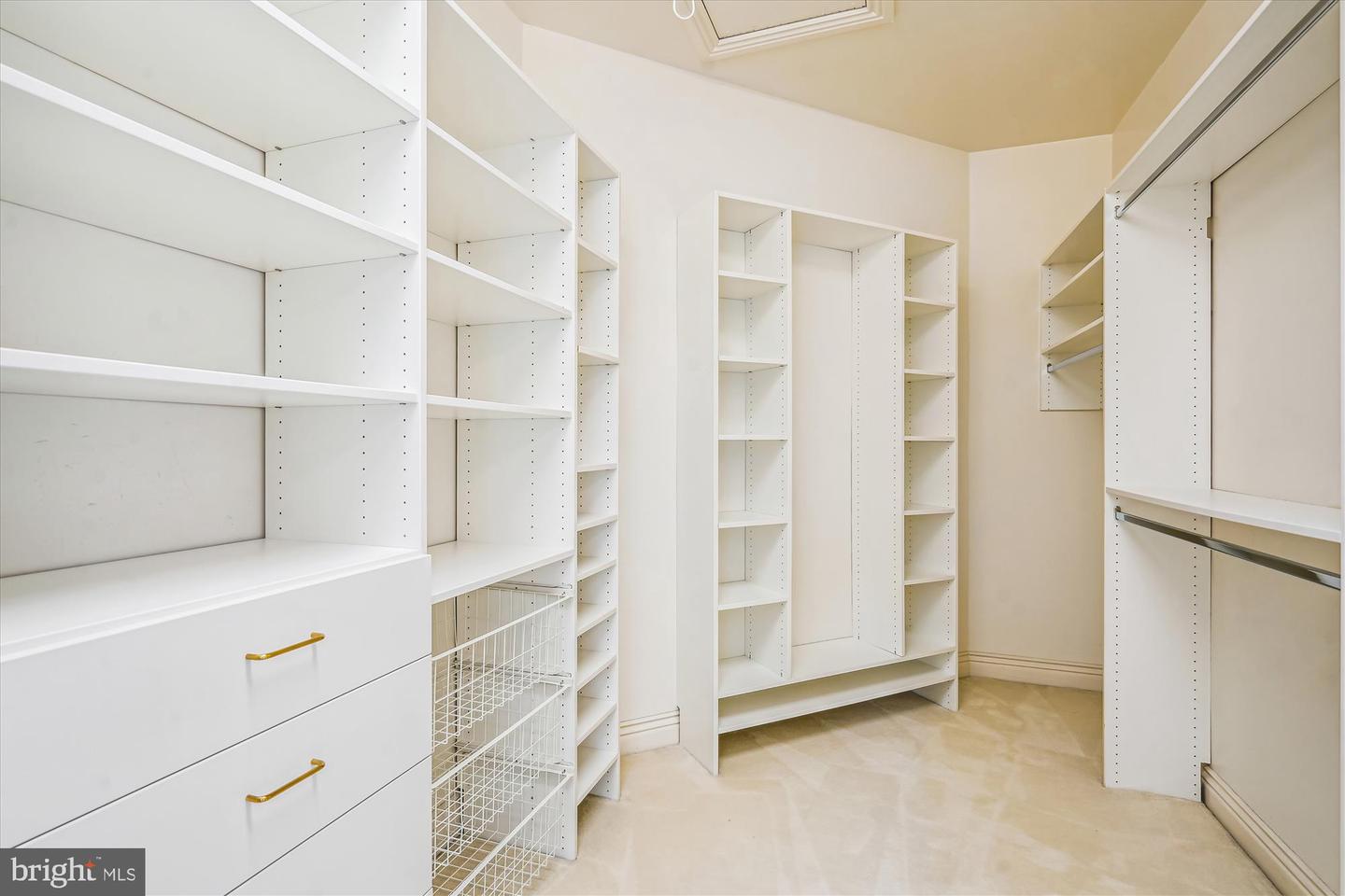 8902 CHEQUERS WAY, MCLEAN, Virginia 22102, 5 Bedrooms Bedrooms, ,5 BathroomsBathrooms,Residential,For sale,8902 CHEQUERS WAY,VAFX2249046 MLS # VAFX2249046