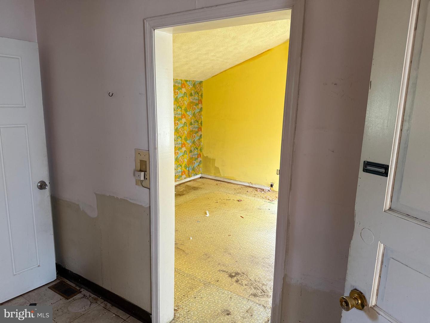 1712 N CULPEPER ST, ARLINGTON, Virginia 22207, 3 Bedrooms Bedrooms, ,2 BathroomsBathrooms,Residential,For sale,1712 N CULPEPER ST,VAAR2059686 MLS # VAAR2059686