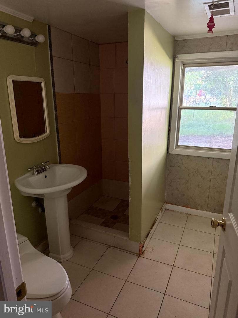 1712 N CULPEPER ST, ARLINGTON, Virginia 22207, 3 Bedrooms Bedrooms, ,2 BathroomsBathrooms,Residential,For sale,1712 N CULPEPER ST,VAAR2059686 MLS # VAAR2059686