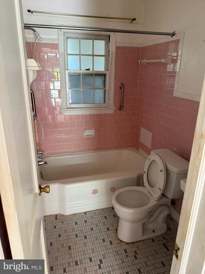1712 N CULPEPER ST, ARLINGTON, Virginia 22207, 3 Bedrooms Bedrooms, ,2 BathroomsBathrooms,Residential,For sale,1712 N CULPEPER ST,VAAR2059686 MLS # VAAR2059686
