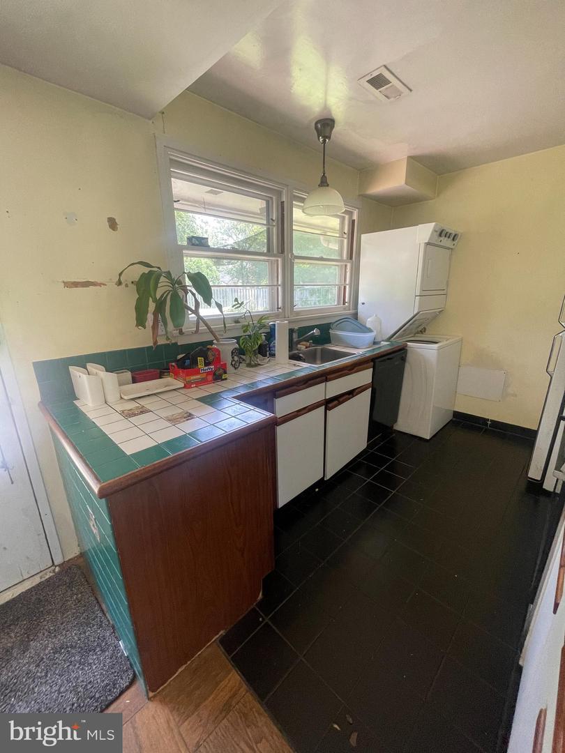 7101 ALGER RD, FALLS CHURCH, Virginia 22042, 3 Bedrooms Bedrooms, ,1 BathroomBathrooms,Residential,For sale,7101 ALGER RD,VAFX2250122 MLS # VAFX2250122
