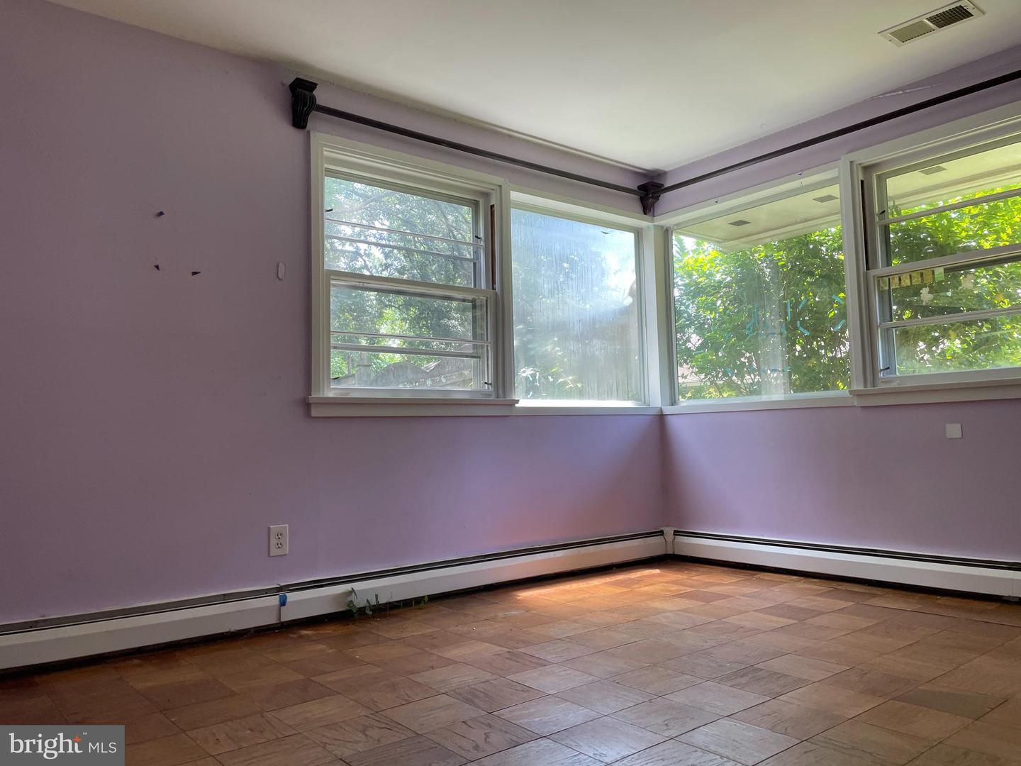 7101 ALGER RD, FALLS CHURCH, Virginia 22042, 3 Bedrooms Bedrooms, ,1 BathroomBathrooms,Residential,For sale,7101 ALGER RD,VAFX2250122 MLS # VAFX2250122