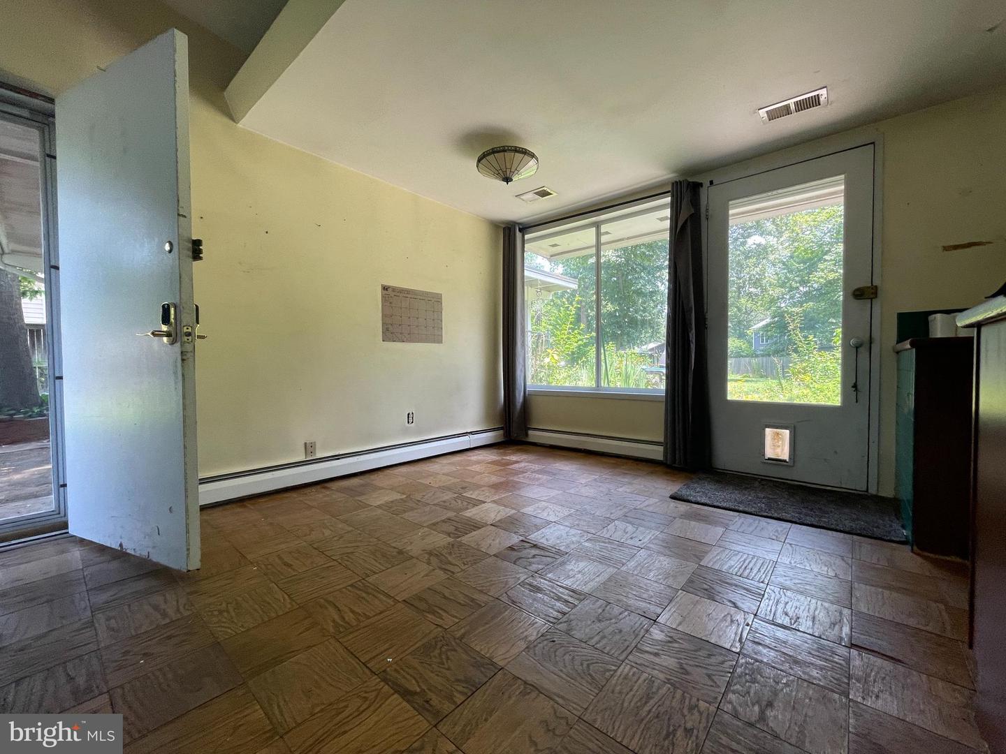 7101 ALGER RD, FALLS CHURCH, Virginia 22042, 3 Bedrooms Bedrooms, ,1 BathroomBathrooms,Residential,For sale,7101 ALGER RD,VAFX2250122 MLS # VAFX2250122