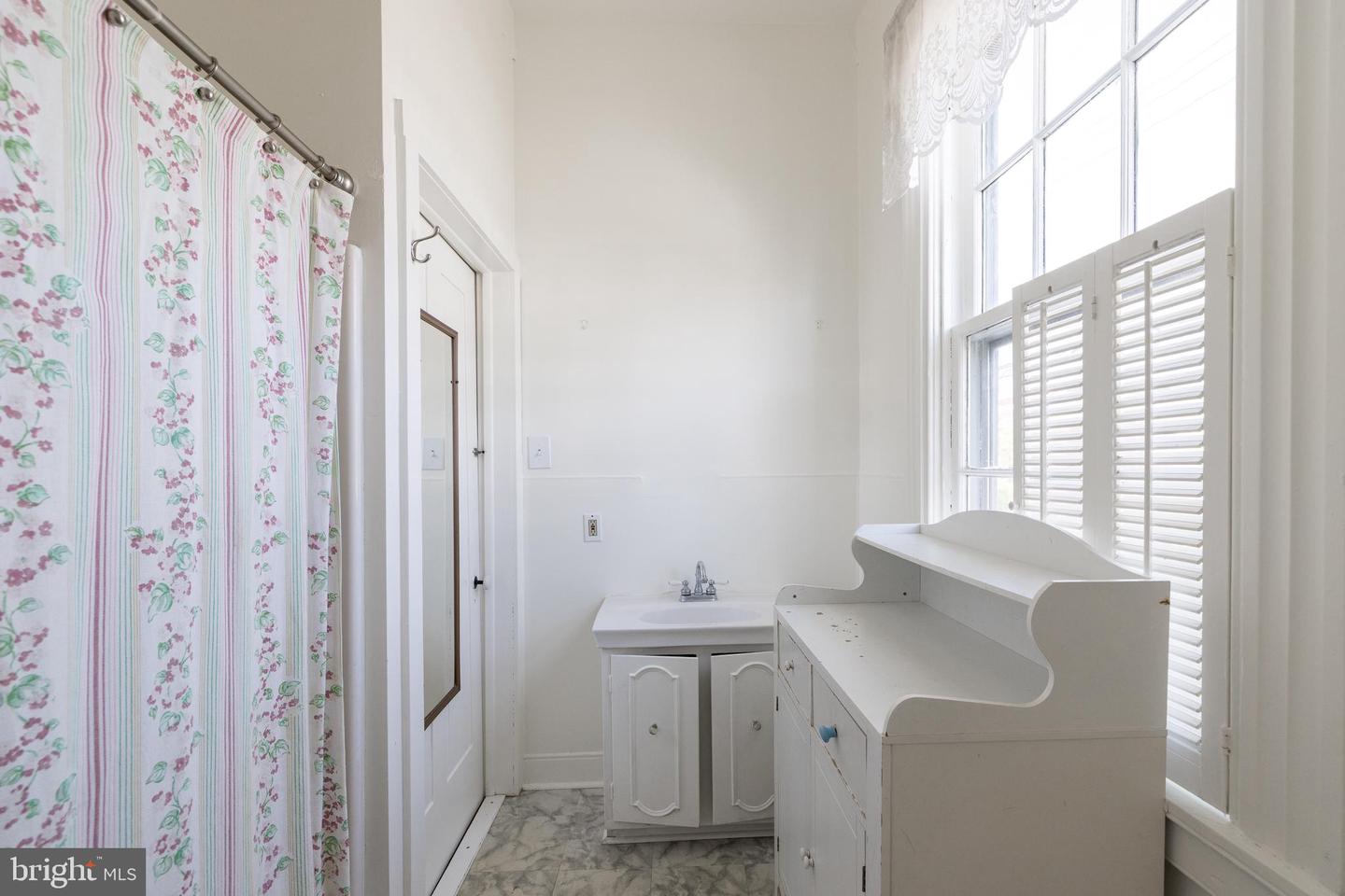 5378 MAIN ST, STEPHENS CITY, Virginia 22655, 3 Bedrooms Bedrooms, ,2 BathroomsBathrooms,Residential,For sale,5378 MAIN ST,VAFV2035074 MLS # VAFV2035074