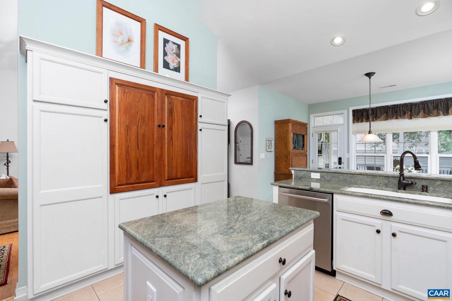 411 HERITAGE CT, CHARLOTTESVILLE, Virginia 22903, 3 Bedrooms Bedrooms, ,2 BathroomsBathrooms,Residential,For sale,411 HERITAGE CT,666022 MLS # 666022