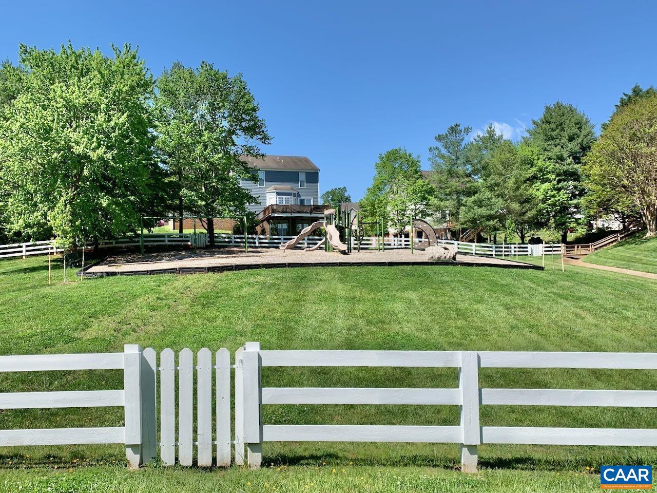 411 HERITAGE CT, CHARLOTTESVILLE, Virginia 22903, 3 Bedrooms Bedrooms, ,2 BathroomsBathrooms,Residential,For sale,411 HERITAGE CT,666022 MLS # 666022