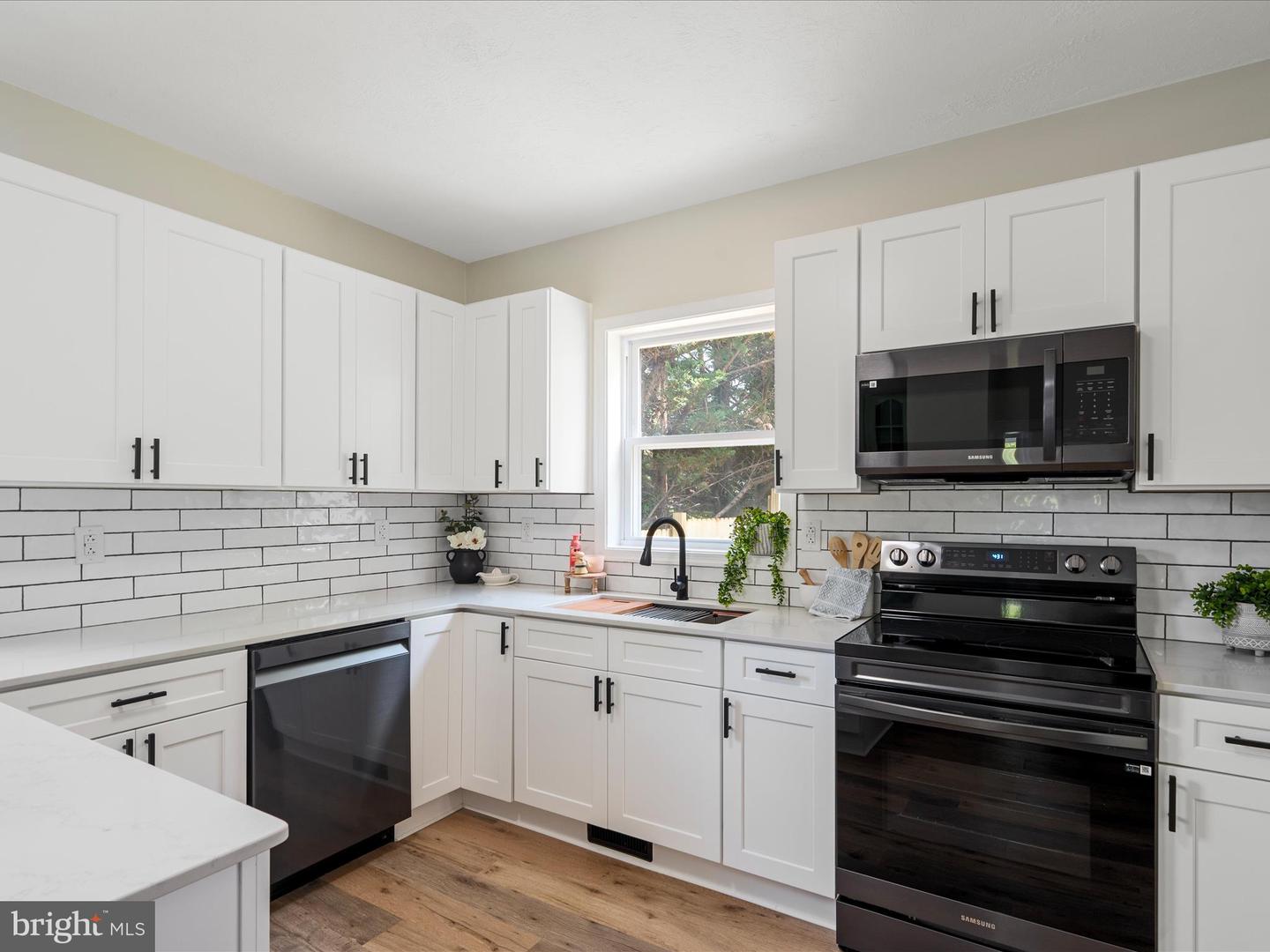 9222 N CONGRESS ST, NEW MARKET, Virginia 22844, 4 Bedrooms Bedrooms, ,2 BathroomsBathrooms,Residential,For sale,9222 N CONGRESS ST,VASH2011720 MLS # VASH2011720