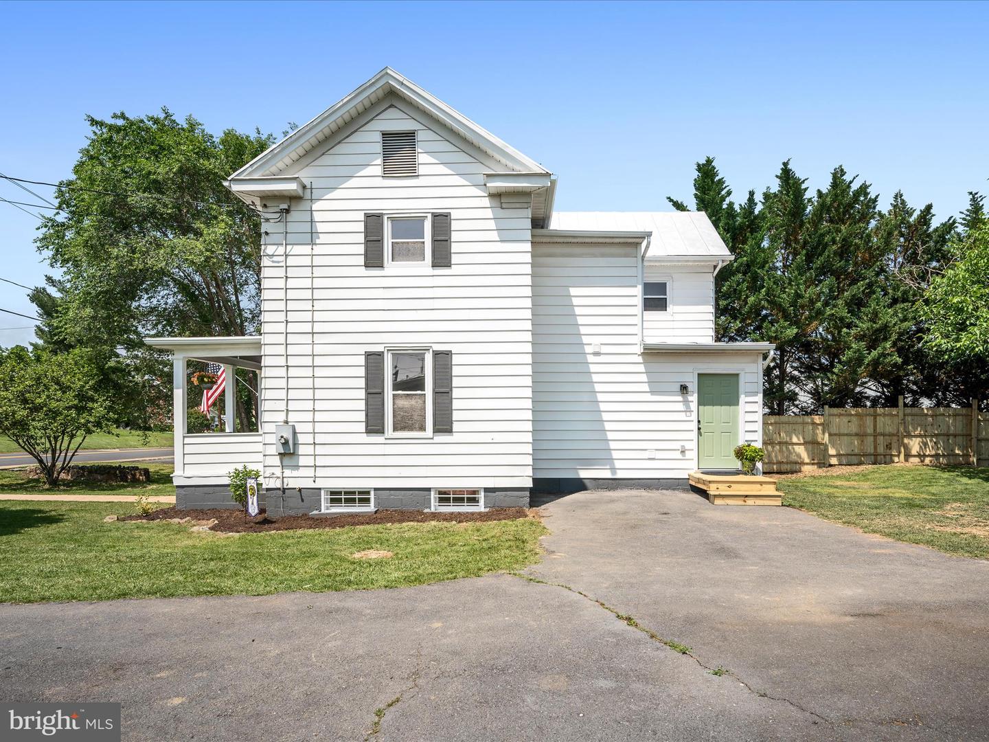 9222 N CONGRESS ST, NEW MARKET, Virginia 22844, 4 Bedrooms Bedrooms, ,2 BathroomsBathrooms,Residential,For sale,9222 N CONGRESS ST,VASH2011720 MLS # VASH2011720