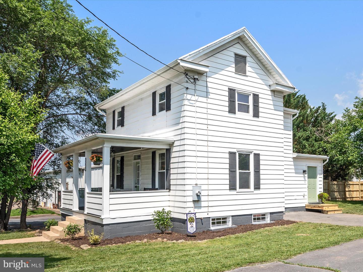 9222 N CONGRESS ST, NEW MARKET, Virginia 22844, 4 Bedrooms Bedrooms, ,2 BathroomsBathrooms,Residential,For sale,9222 N CONGRESS ST,VASH2011720 MLS # VASH2011720