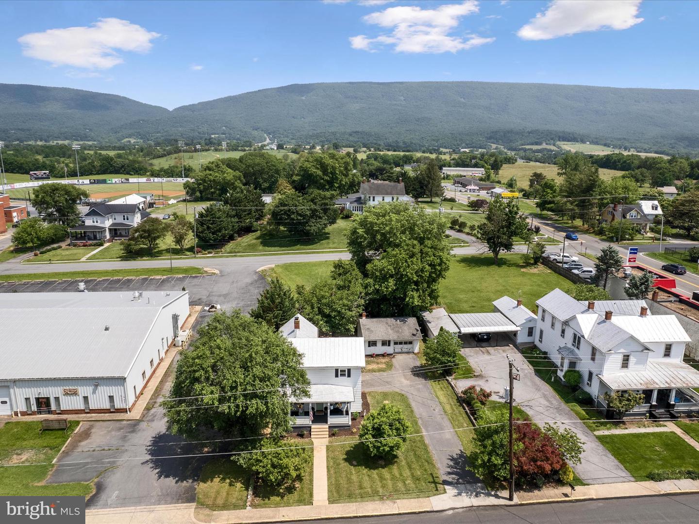 9222 N CONGRESS ST, NEW MARKET, Virginia 22844, 4 Bedrooms Bedrooms, ,2 BathroomsBathrooms,Residential,For sale,9222 N CONGRESS ST,VASH2011720 MLS # VASH2011720