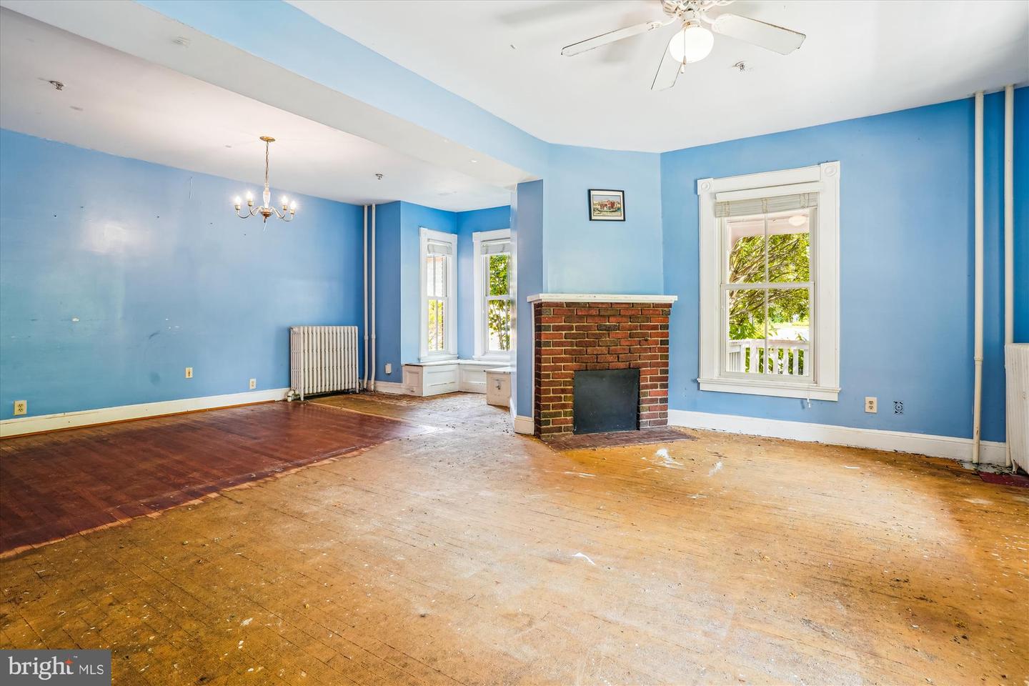 209 E BROAD ST, FALLS CHURCH, Virginia 22046, 6 Bedrooms Bedrooms, ,3 BathroomsBathrooms,Residential,For sale,209 E BROAD ST,VAFA2003088 MLS # VAFA2003088