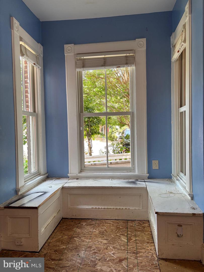 209 E BROAD ST, FALLS CHURCH, Virginia 22046, 6 Bedrooms Bedrooms, ,3 BathroomsBathrooms,Residential,For sale,209 E BROAD ST,VAFA2003088 MLS # VAFA2003088