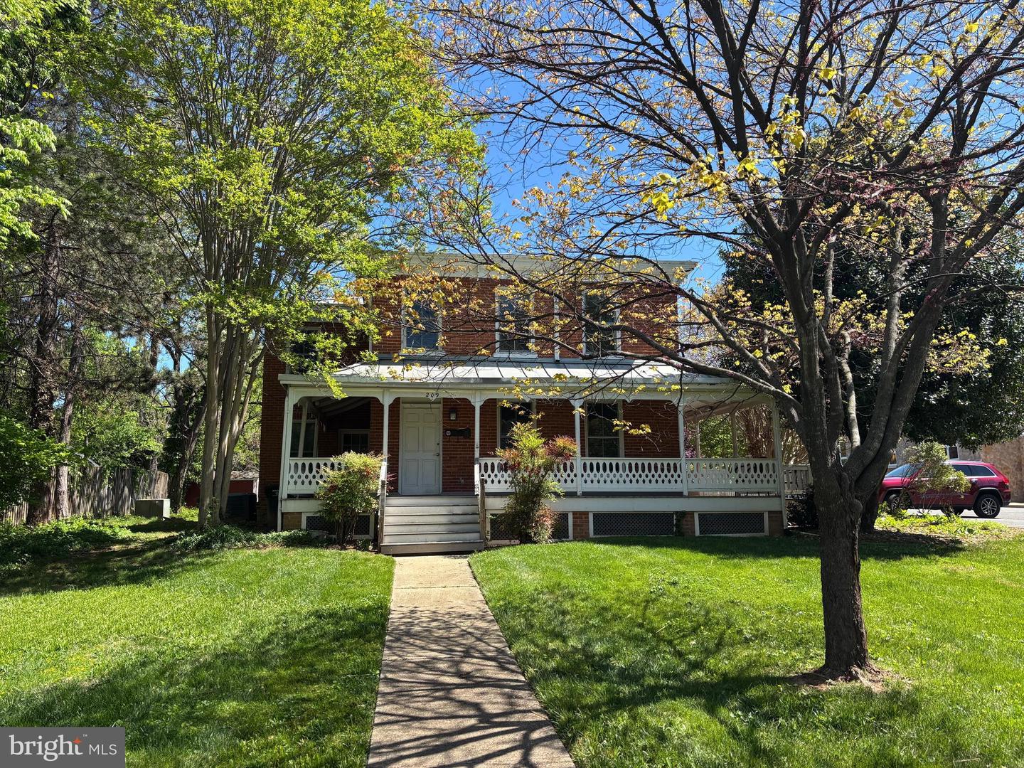 209 E BROAD ST, FALLS CHURCH, Virginia 22046, 6 Bedrooms Bedrooms, ,3 BathroomsBathrooms,Residential,For sale,209 E BROAD ST,VAFA2003088 MLS # VAFA2003088