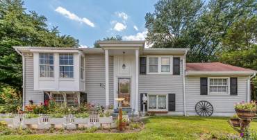 1446 CALIFORNIA ST, WOODBRIDGE, Virginia 22191, 4 Bedrooms Bedrooms, ,2 BathroomsBathrooms,Residential,For sale,1446 CALIFORNIA ST,VAPW2097460 MLS # VAPW2097460