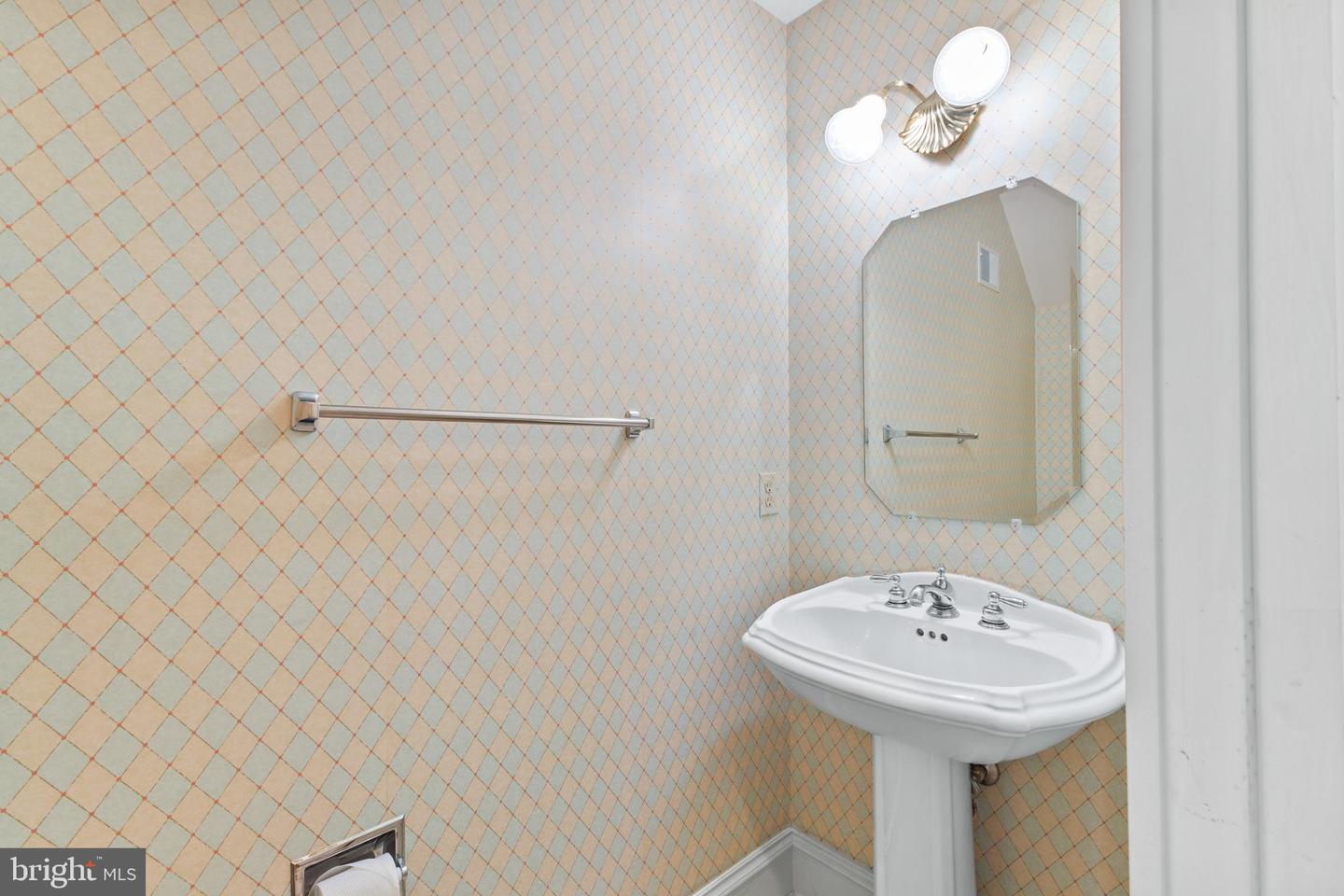 959 POWHATAN ST, ALEXANDRIA, Virginia 22314, 3 Bedrooms Bedrooms, ,3 BathroomsBathrooms,Residential,For sale,959 POWHATAN ST,VAAX2046724 MLS # VAAX2046724