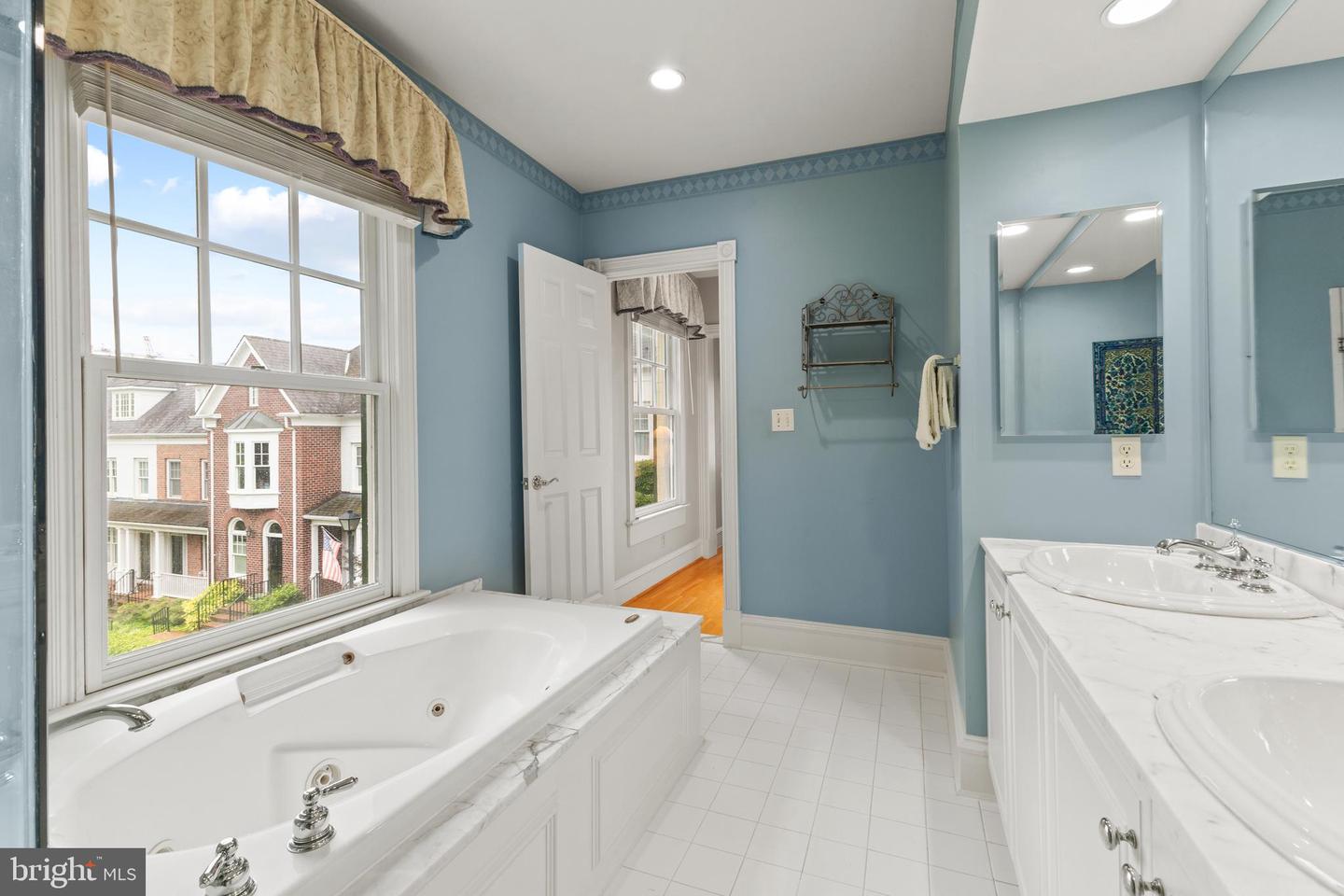 959 POWHATAN ST, ALEXANDRIA, Virginia 22314, 3 Bedrooms Bedrooms, ,3 BathroomsBathrooms,Residential,For sale,959 POWHATAN ST,VAAX2046724 MLS # VAAX2046724