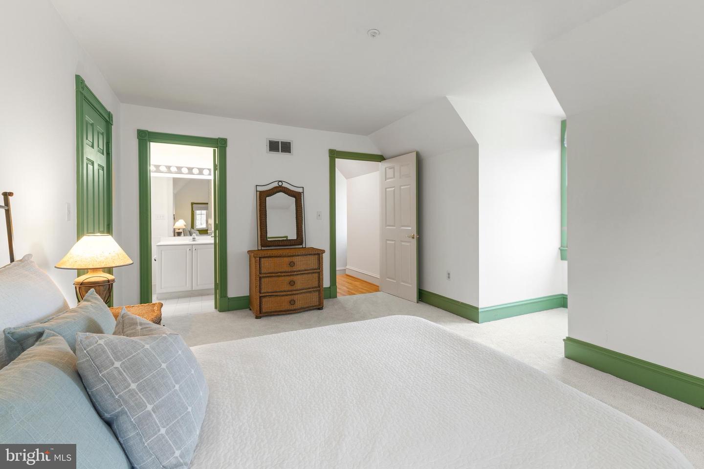 959 POWHATAN ST, ALEXANDRIA, Virginia 22314, 3 Bedrooms Bedrooms, ,3 BathroomsBathrooms,Residential,For sale,959 POWHATAN ST,VAAX2046724 MLS # VAAX2046724