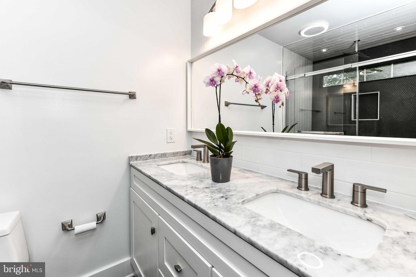 2432 S CULPEPER ST, ARLINGTON, Virginia 22206, 6 Bedrooms Bedrooms, ,4 BathroomsBathrooms,Residential,For sale,2432 S CULPEPER ST,VAAR2059814 MLS # VAAR2059814