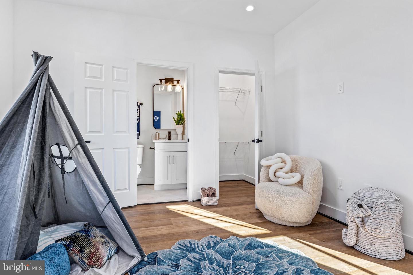 4269 MEADE NE, WASHINGTON, District Of Columbia 20019, 5 Bedrooms Bedrooms, ,5 BathroomsBathrooms,Residential,For sale,4269 MEADE NE,DCDC2167290 MLS # DCDC2167290