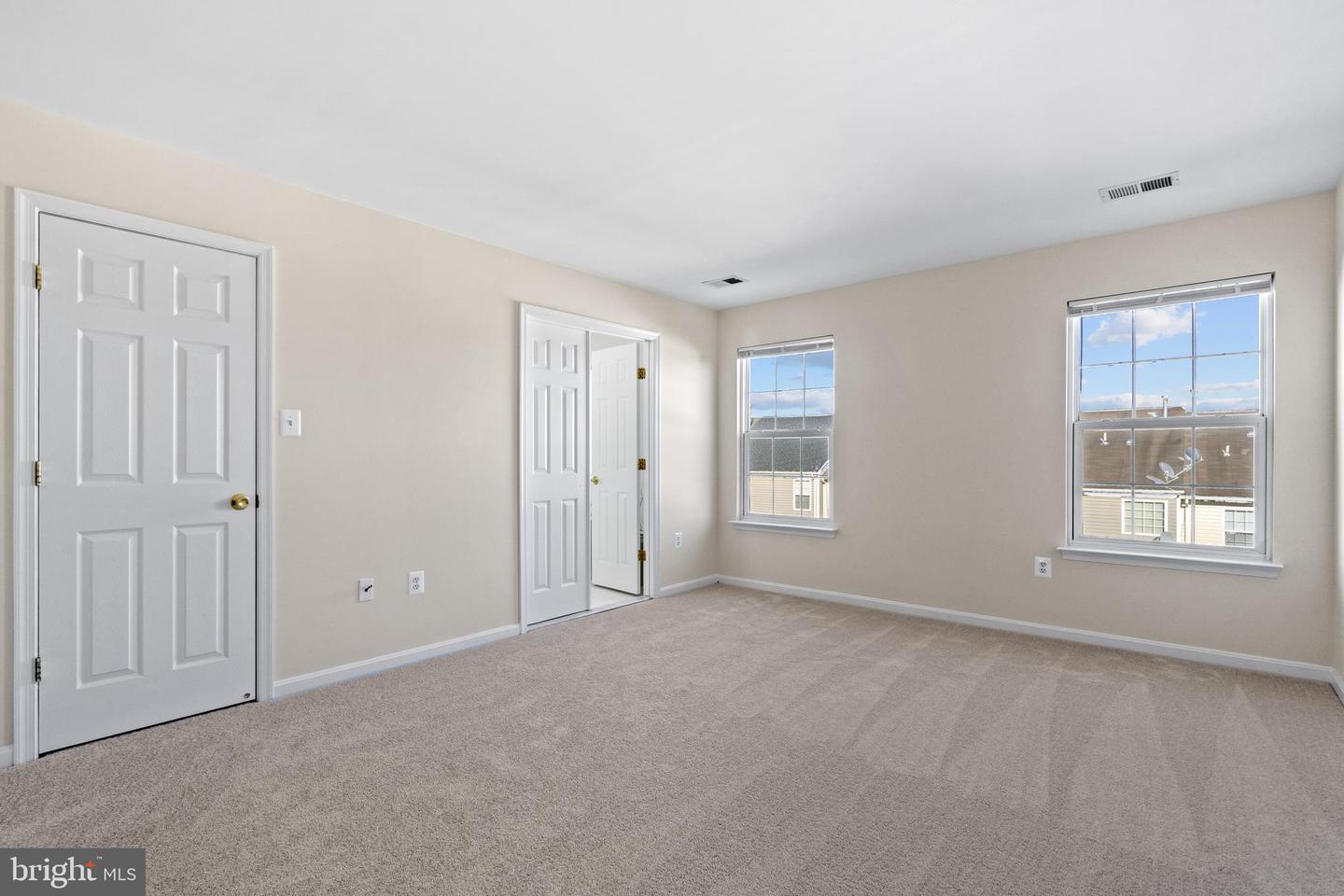 18518 SIERRA SPRINGS SQ, LEESBURG, Virginia 20176, 3 Bedrooms Bedrooms, ,2 BathroomsBathrooms,Residential,For sale,18518 SIERRA SPRINGS SQ,VALO2092716 MLS # VALO2092716