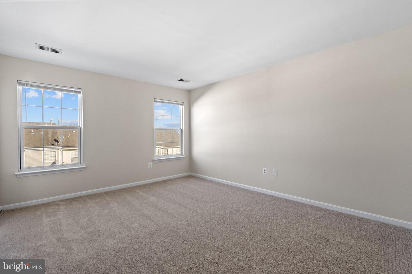 18518 SIERRA SPRINGS SQ, LEESBURG, Virginia 20176, 3 Bedrooms Bedrooms, ,2 BathroomsBathrooms,Residential,For sale,18518 SIERRA SPRINGS SQ,VALO2092716 MLS # VALO2092716