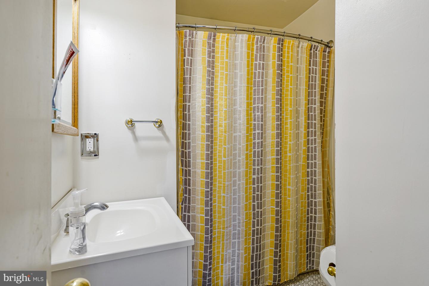 8615 ACORN CIR, VIENNA, Virginia 22180, ,Land,For sale,8615 ACORN CIR,VAFX2250438 MLS # VAFX2250438