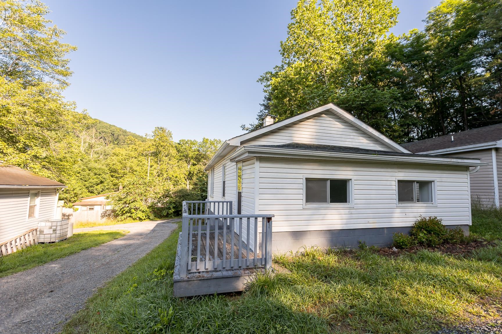 99 SHARP HILL LN, HINTON, Virginia 22831, 2 Bedrooms Bedrooms, ,1 BathroomBathrooms,Residential,99 SHARP HILL LN,666067 MLS # 666067