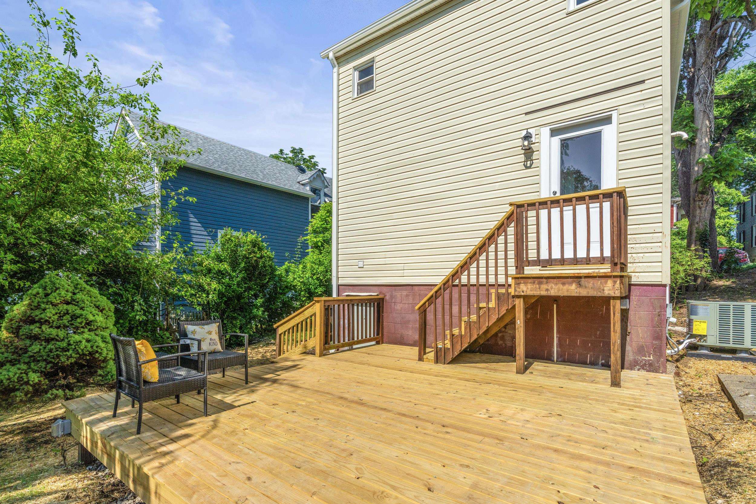 503 WINTHROP ST, STAUNTON, Virginia 24401, 2 Bedrooms Bedrooms, ,1 BathroomBathrooms,Residential,503 Winthrop St,503 WINTHROP ST,666069 MLS # 666069