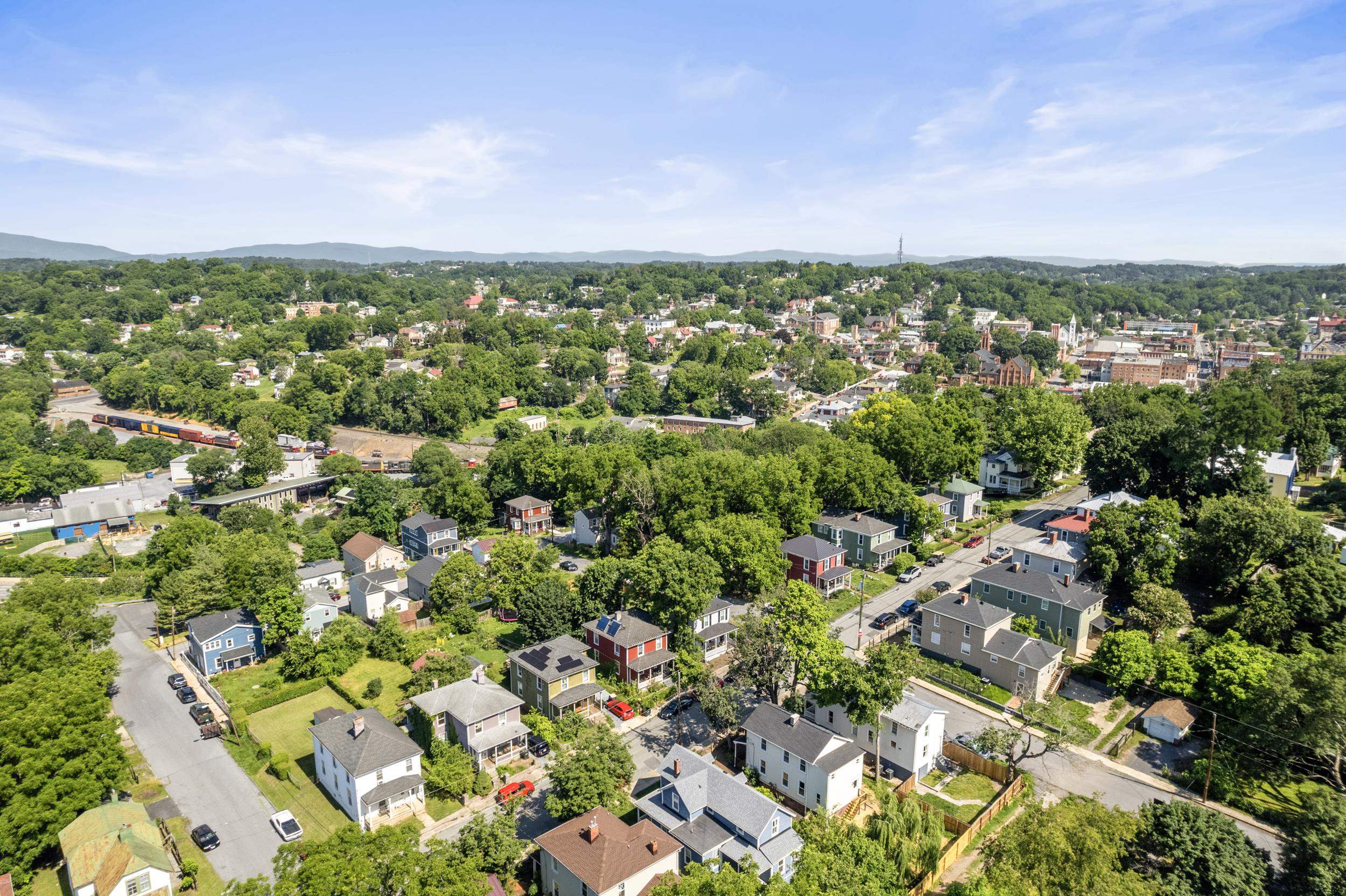 503 WINTHROP ST, STAUNTON, Virginia 24401, 2 Bedrooms Bedrooms, ,1 BathroomBathrooms,Residential,503 Winthrop St,503 WINTHROP ST,666069 MLS # 666069