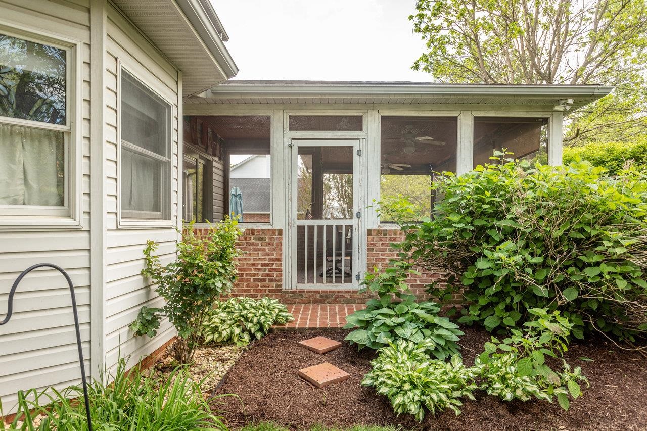 1381 BLUEWATER RD, ROCKINGHAM, Virginia 22801, 4 Bedrooms Bedrooms, ,3 BathroomsBathrooms,Residential,1381 BLUEWATER RD,666072 MLS # 666072