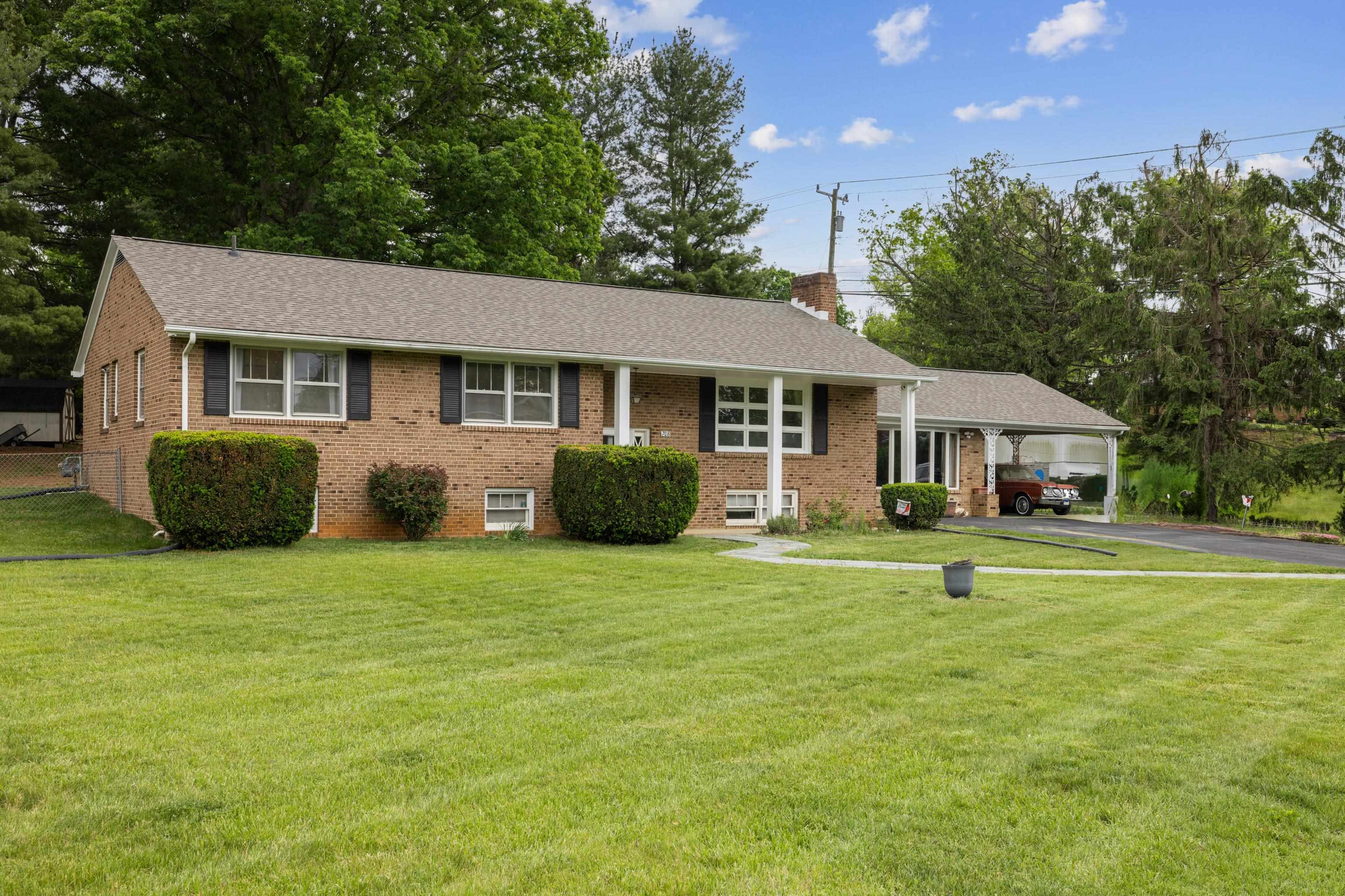 708 WOODSIDE LN, WAYNESBORO, Virginia 22980, 3 Bedrooms Bedrooms, ,2 BathroomsBathrooms,Residential,708 WOODSIDE LN,666074 MLS # 666074