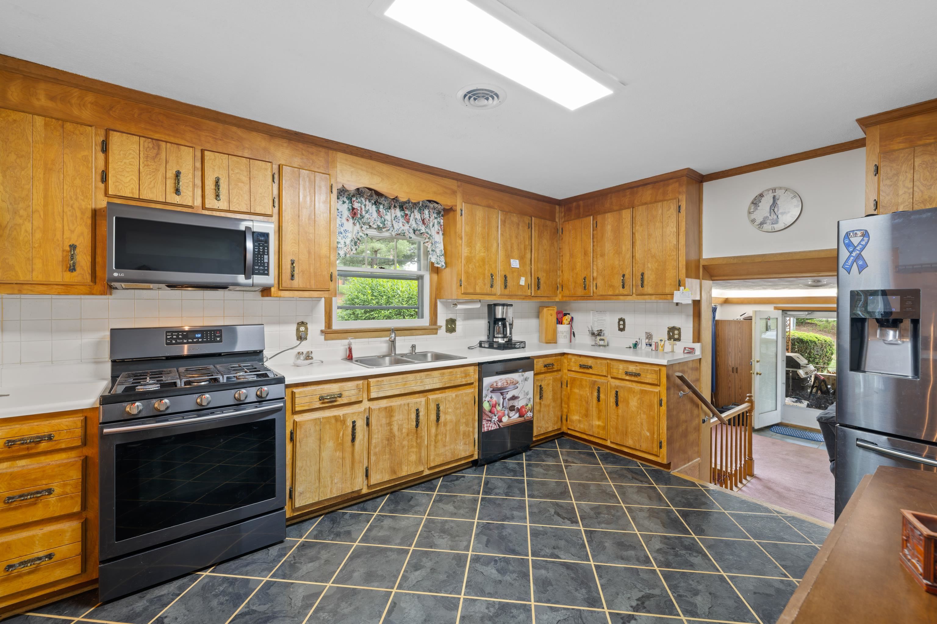708 WOODSIDE LN, WAYNESBORO, Virginia 22980, 3 Bedrooms Bedrooms, ,2 BathroomsBathrooms,Residential,708 WOODSIDE LN,666074 MLS # 666074