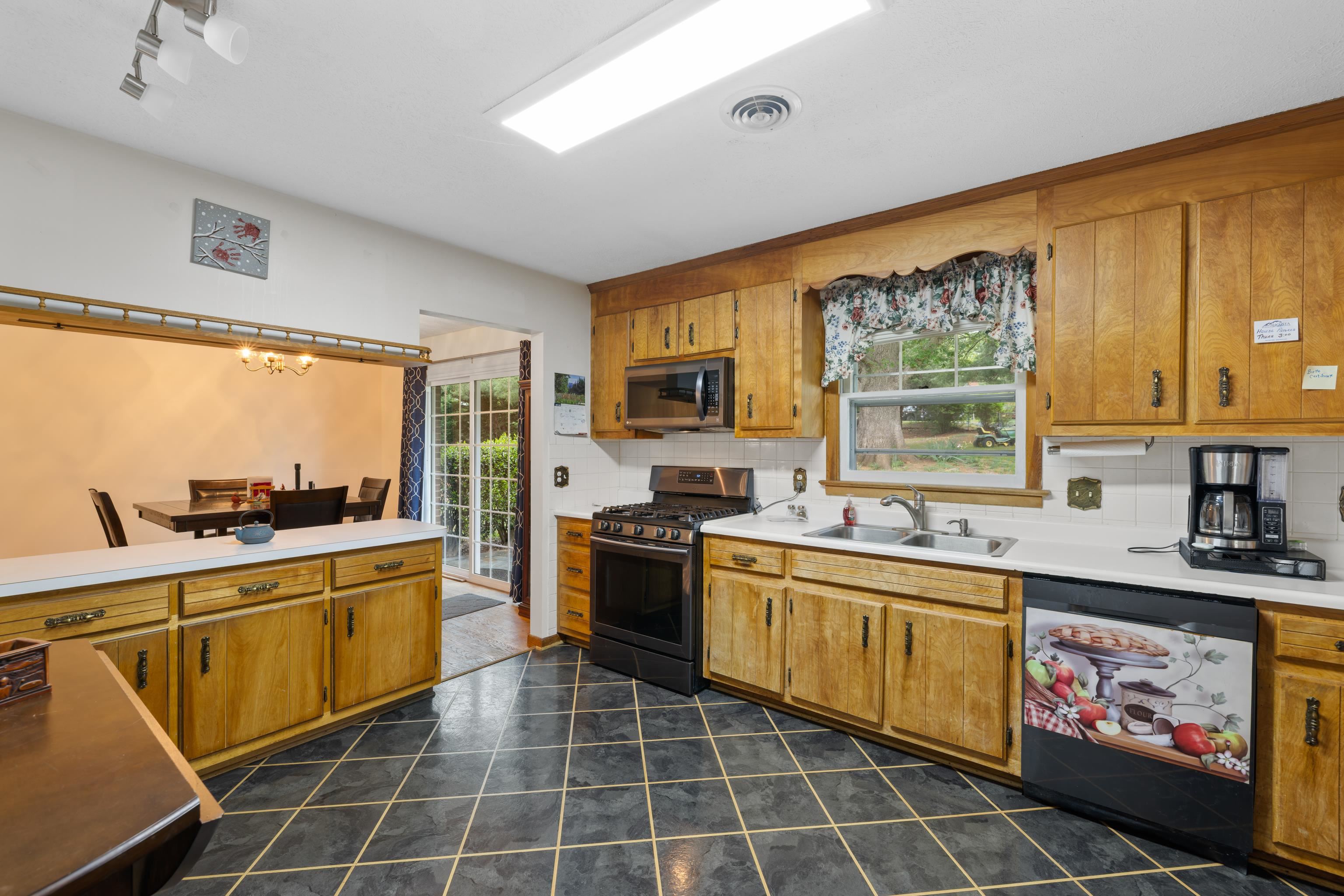 708 WOODSIDE LN, WAYNESBORO, Virginia 22980, 3 Bedrooms Bedrooms, ,2 BathroomsBathrooms,Residential,708 WOODSIDE LN,666074 MLS # 666074
