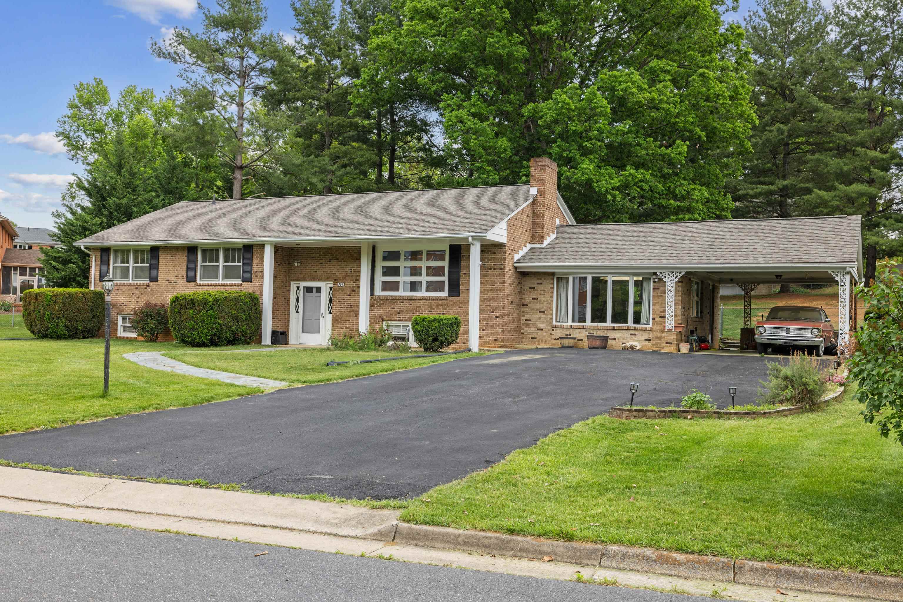 708 WOODSIDE LN, WAYNESBORO, Virginia 22980, 3 Bedrooms Bedrooms, ,2 BathroomsBathrooms,Residential,708 WOODSIDE LN,666074 MLS # 666074