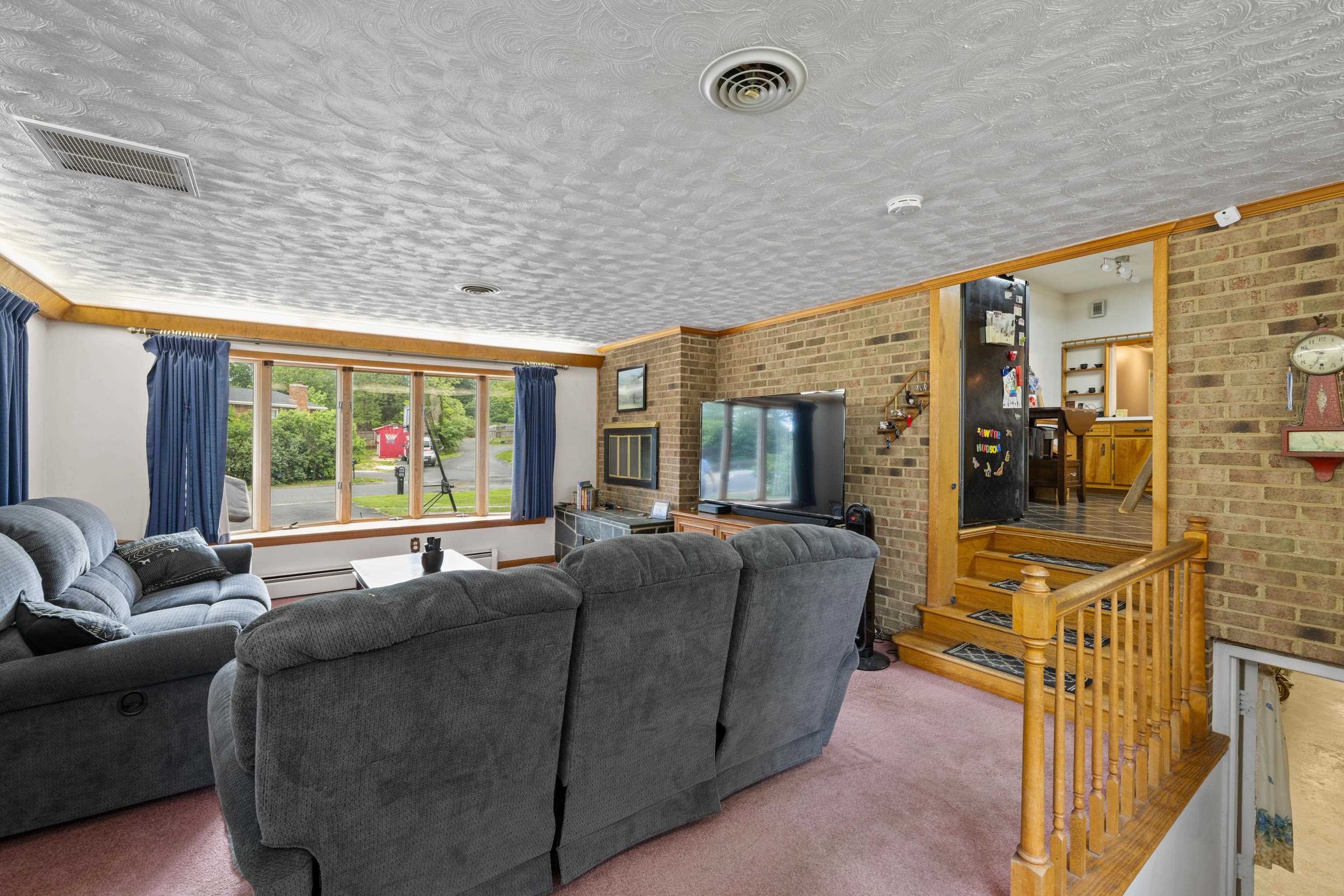 708 WOODSIDE LN, WAYNESBORO, Virginia 22980, 3 Bedrooms Bedrooms, ,2 BathroomsBathrooms,Residential,708 WOODSIDE LN,666074 MLS # 666074