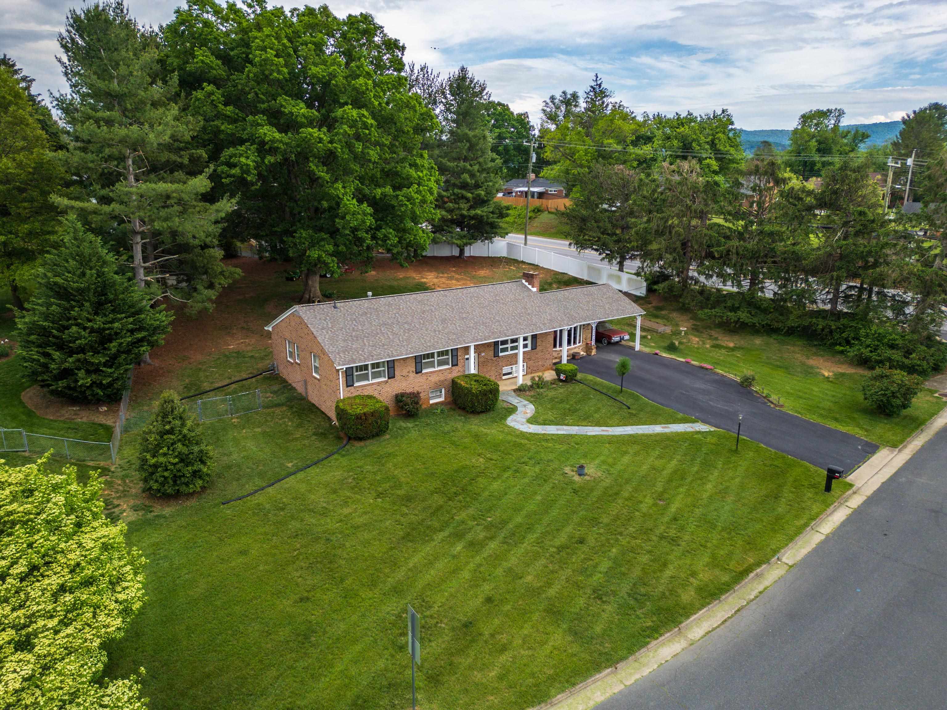 708 WOODSIDE LN, WAYNESBORO, Virginia 22980, 3 Bedrooms Bedrooms, ,2 BathroomsBathrooms,Residential,708 WOODSIDE LN,666074 MLS # 666074