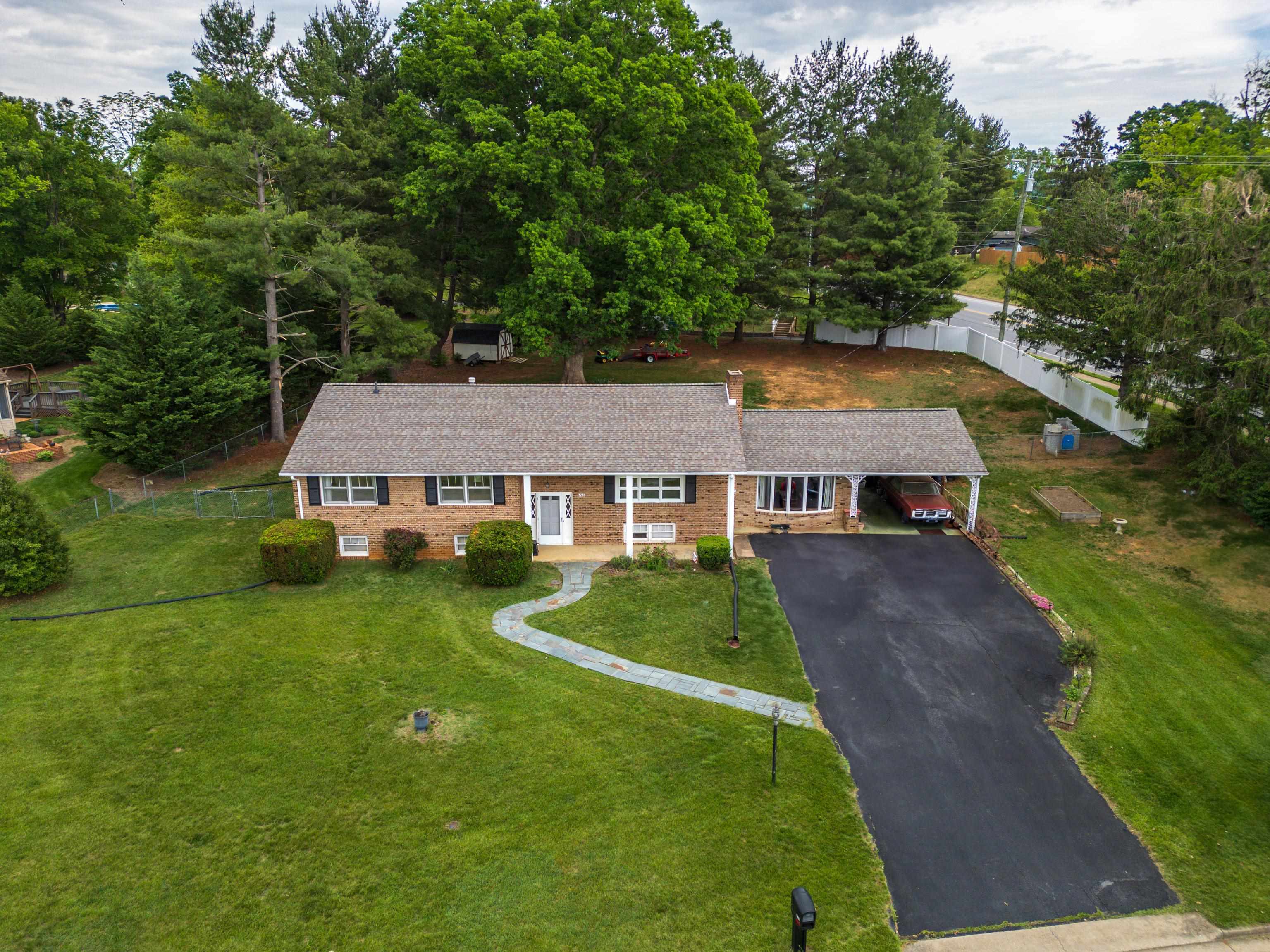 708 WOODSIDE LN, WAYNESBORO, Virginia 22980, 3 Bedrooms Bedrooms, ,2 BathroomsBathrooms,Residential,708 WOODSIDE LN,666074 MLS # 666074