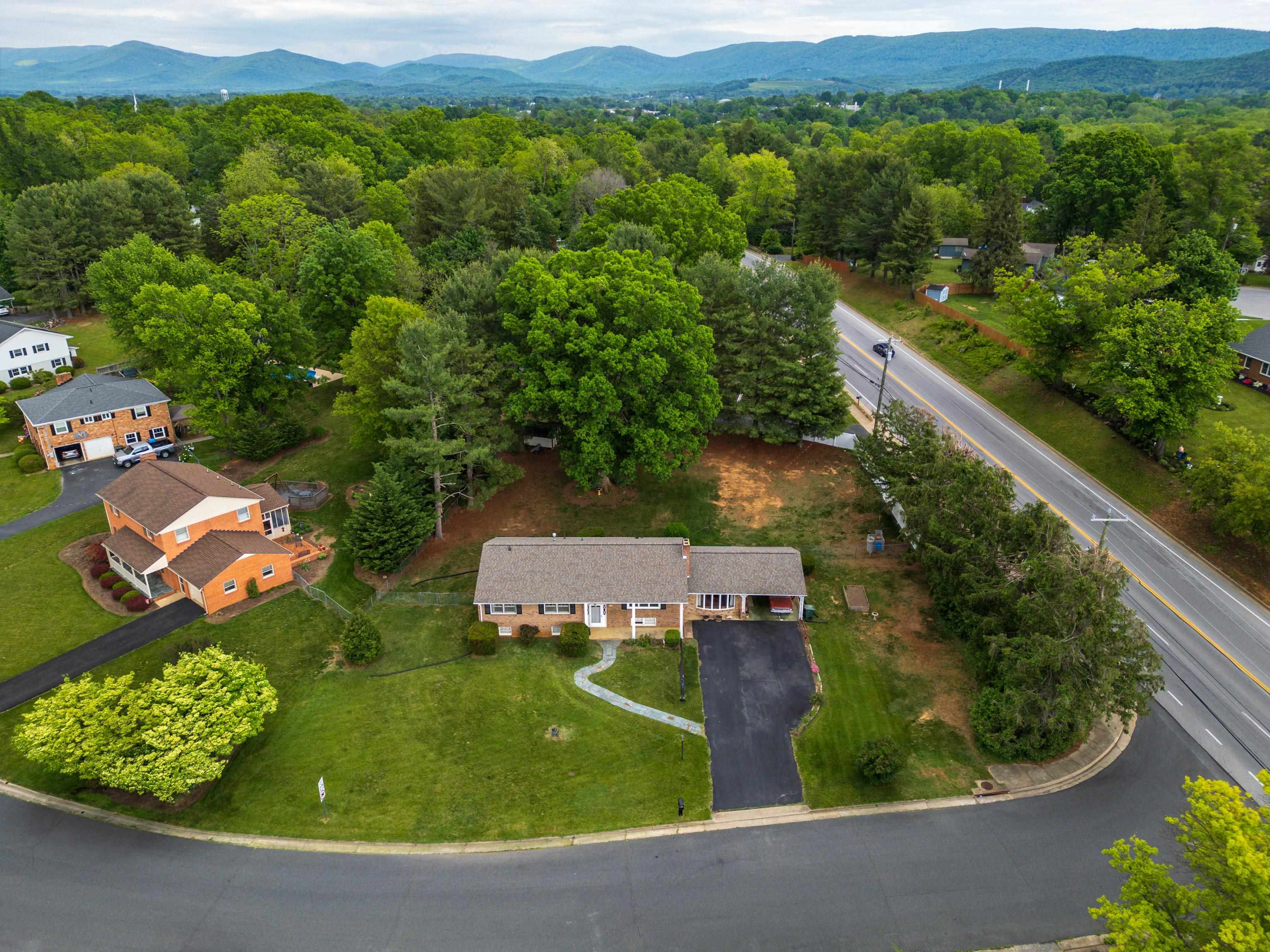 708 WOODSIDE LN, WAYNESBORO, Virginia 22980, 3 Bedrooms Bedrooms, ,2 BathroomsBathrooms,Residential,708 WOODSIDE LN,666074 MLS # 666074