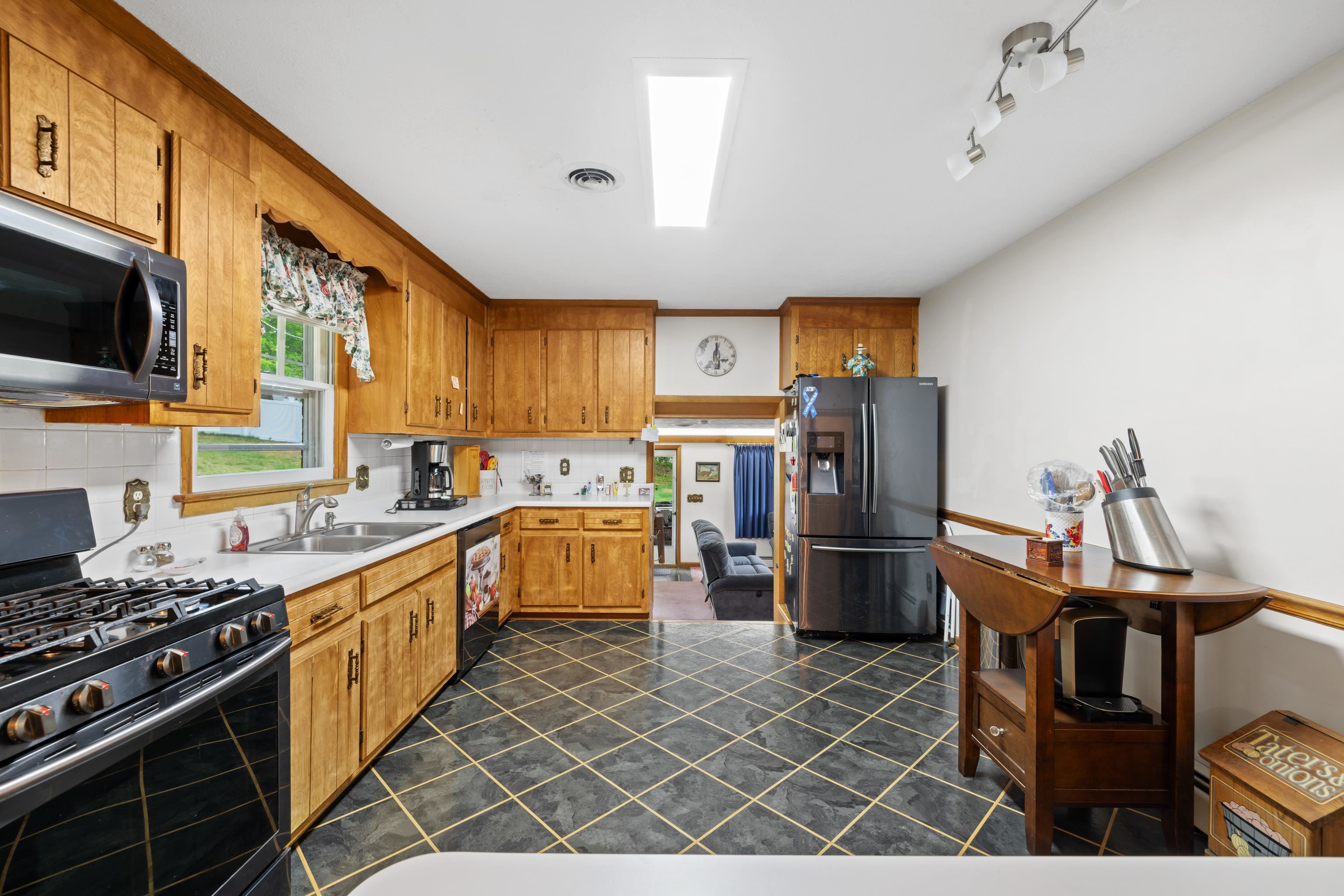 708 WOODSIDE LN, WAYNESBORO, Virginia 22980, 3 Bedrooms Bedrooms, ,2 BathroomsBathrooms,Residential,708 WOODSIDE LN,666074 MLS # 666074