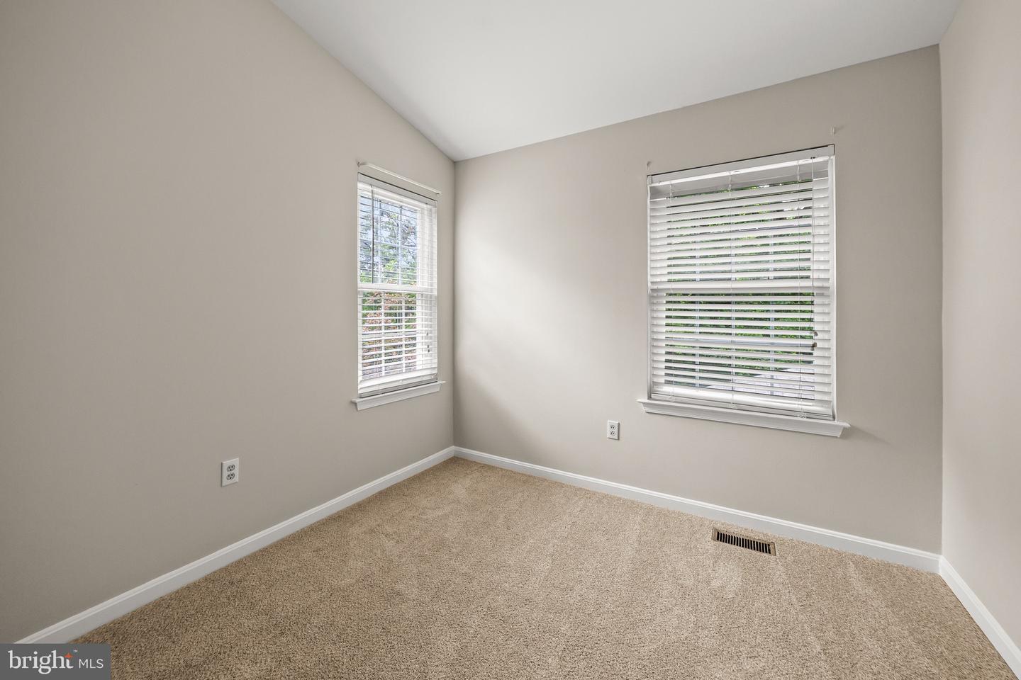 15435 BEACHWATER CT, DUMFRIES, Virginia 22025, 3 Bedrooms Bedrooms, ,2 BathroomsBathrooms,Residential,For sale,15435 BEACHWATER CT,VAPW2094410 MLS # VAPW2094410
